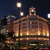 Đèn đường ở Ginza được lựa chọn để tôn lên vẻ đẹp của phụ nữ